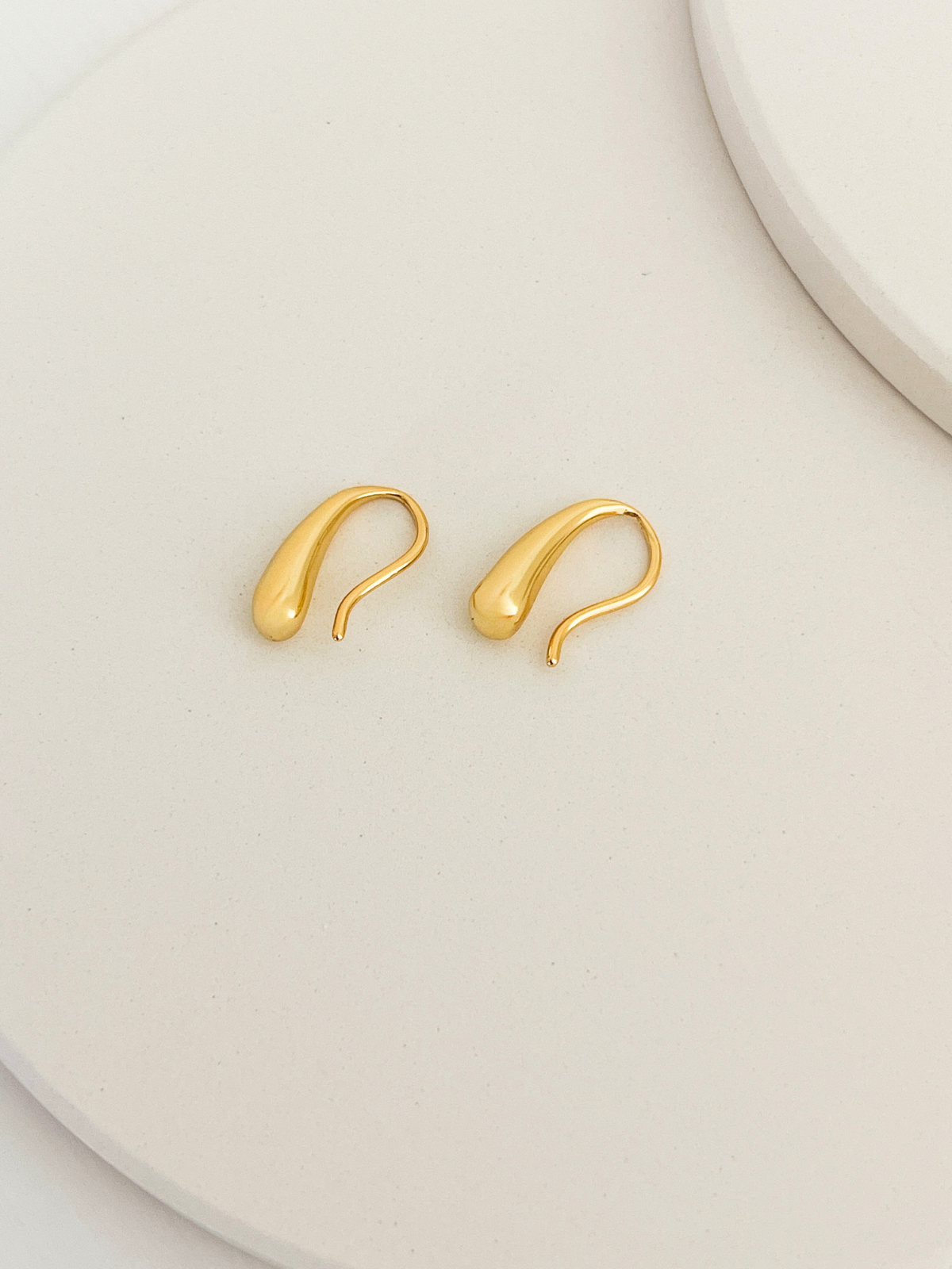 Isla Hook Earrings Gold