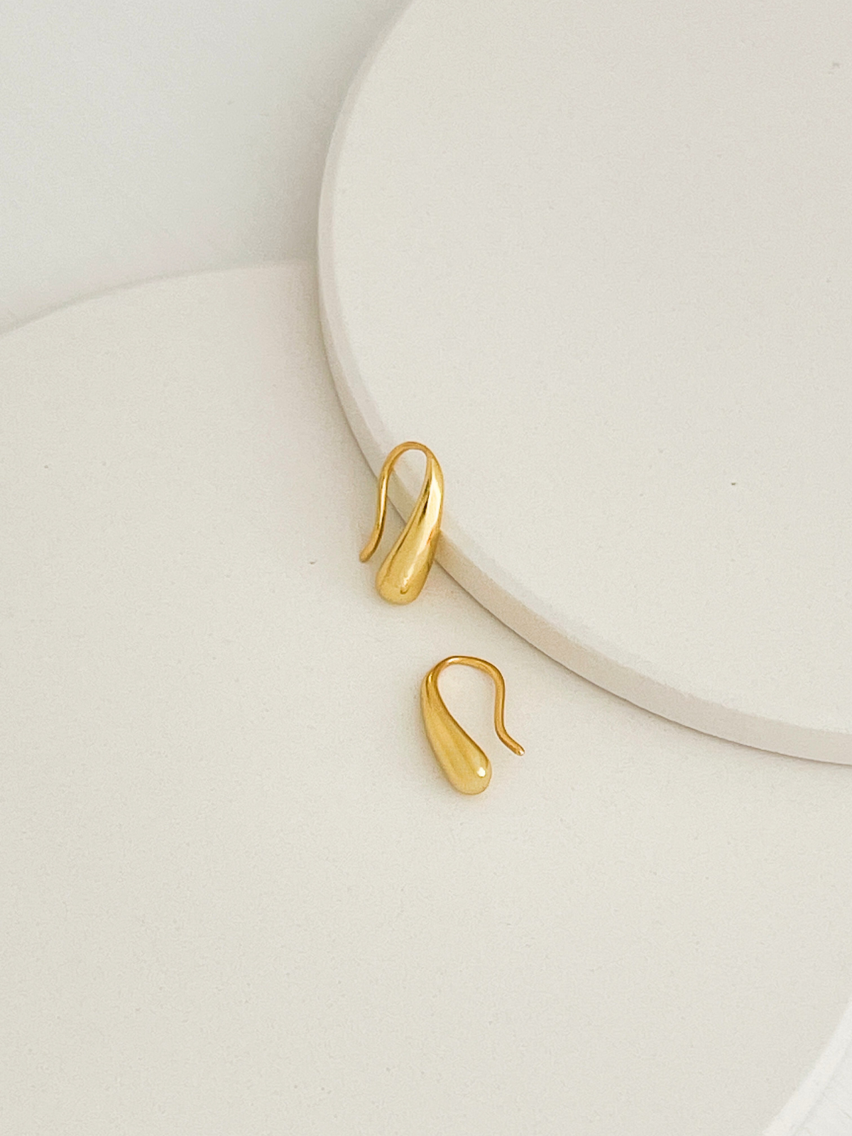 Isla Hook Earrings Gold