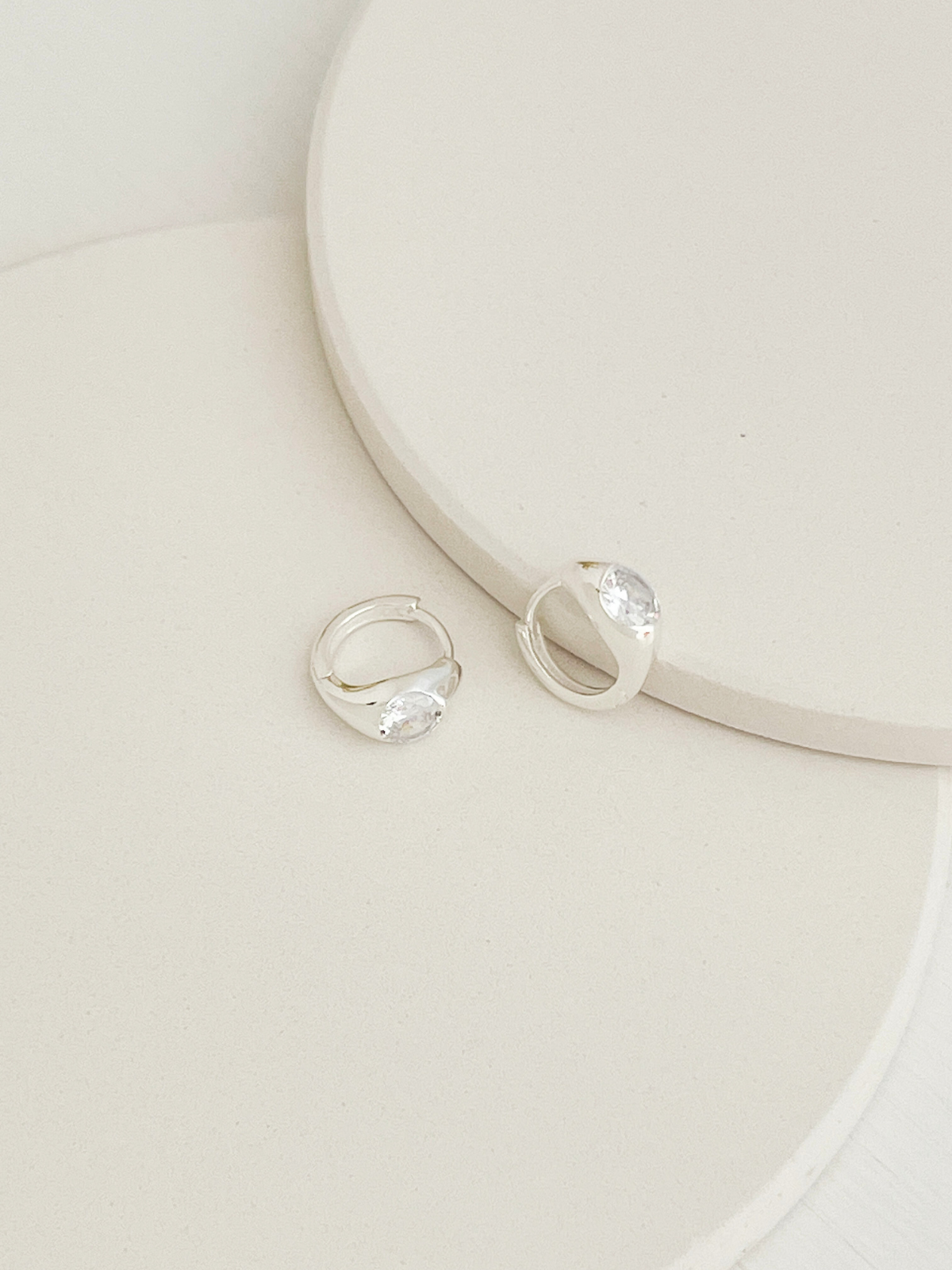 Niko Round Stone Huggies Silver