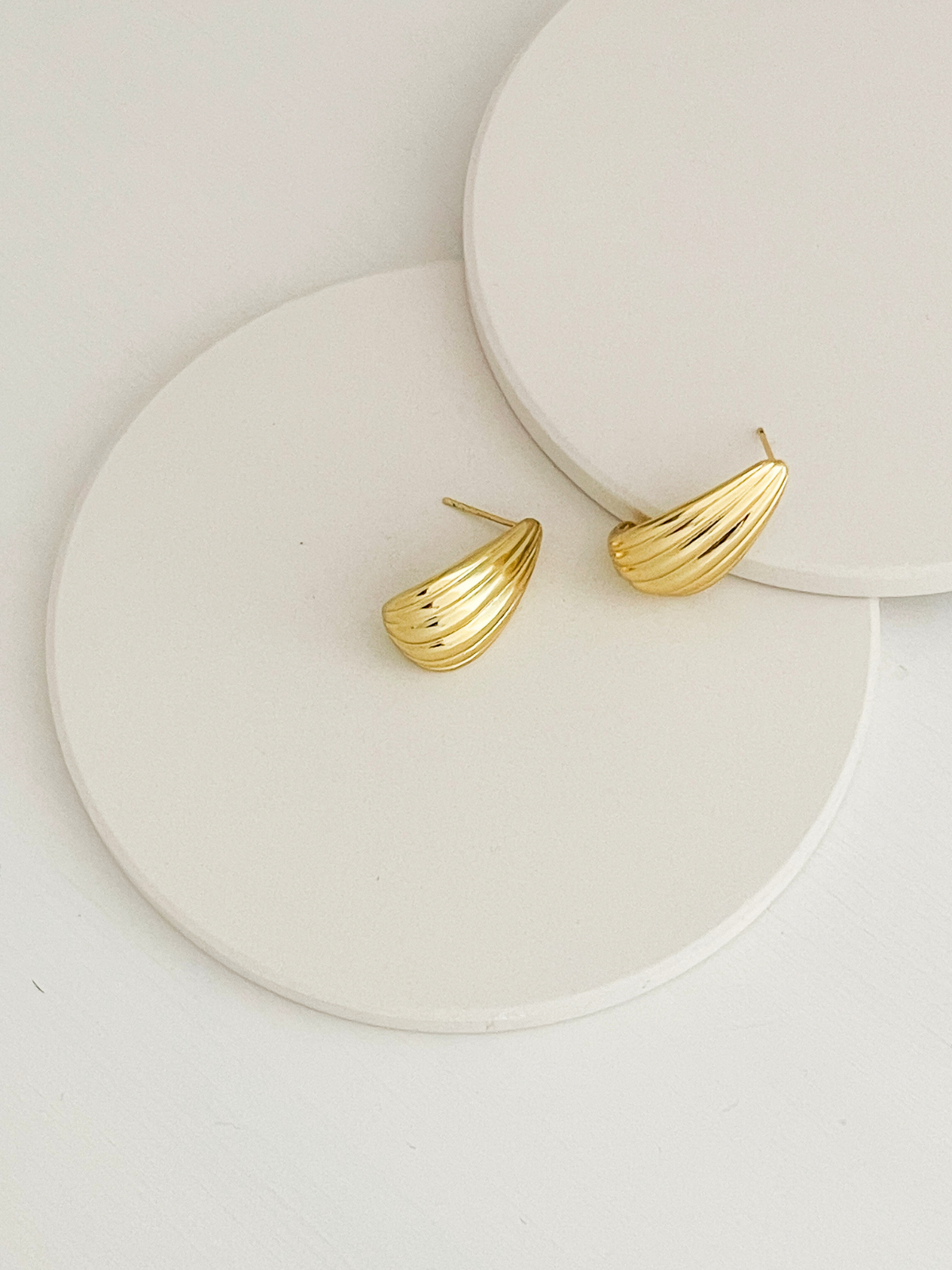 Mira Petal Earrings Gold