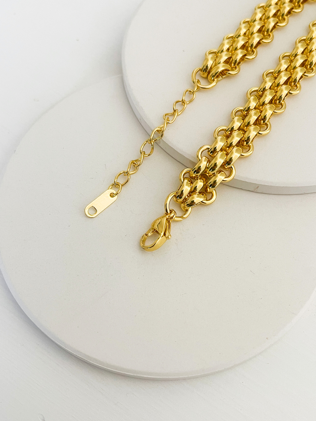 Lola Necklace Gold