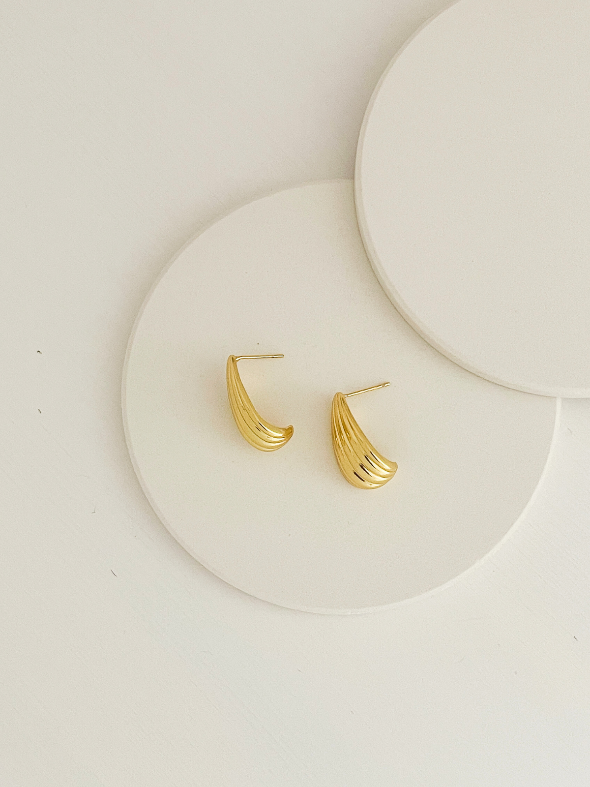 Mira Petal Earrings Gold