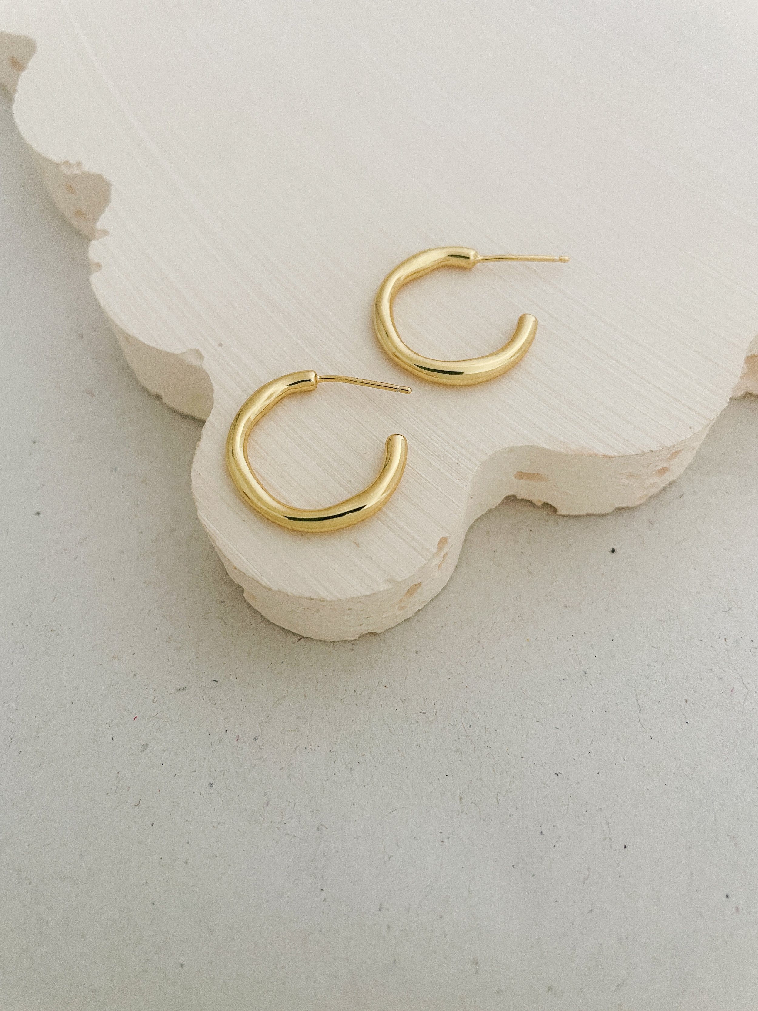Freya Hoops