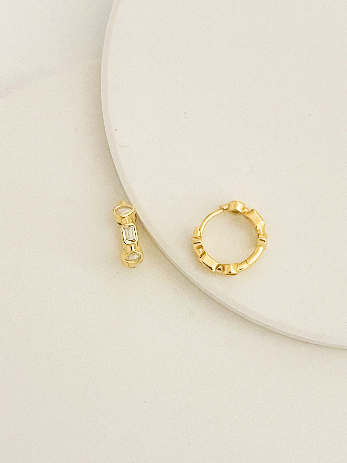 Lucia Huggies Gold