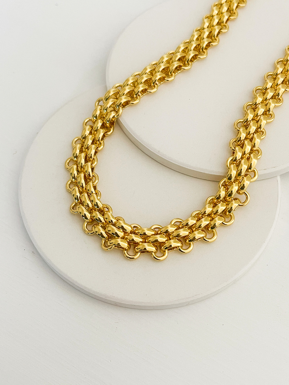 Lola Necklace Gold